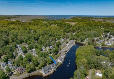31 Water St, Ipswich, Massachusetts 01938, 4 Bedrooms Bedrooms, 6 Rooms Rooms,1 BathroomBathrooms,Residential,For Sale,Water St,73114673