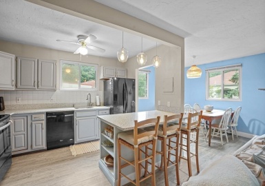 300 Fellsview Terrace, Stoneham, Massachusetts 02180, 2 Bedrooms Bedrooms, 5 Rooms Rooms,1.5 BathroomsBathrooms,Residential,For Sale,Fellsview Terrace Condominium,Fellsview Terrace,73163844