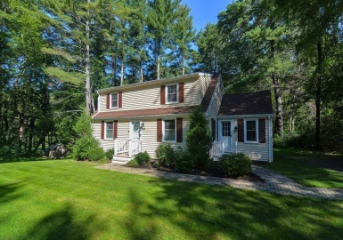 53 Warren St, Upton, Massachusetts 01568, 3 Bedrooms Bedrooms, 8 Rooms Rooms,2 BathroomsBathrooms,Residential,For Sale,Warren St,73161497