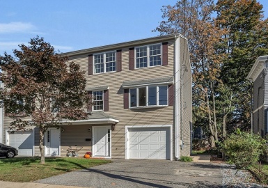 156 Robbins St, Waltham, Massachusetts 02453, 3 Bedrooms Bedrooms, 5 Rooms Rooms,2.5 BathroomsBathrooms,Residential,For Sale,156-1 - 156-2 Robbins Street Condominium,Robbins St,73166638