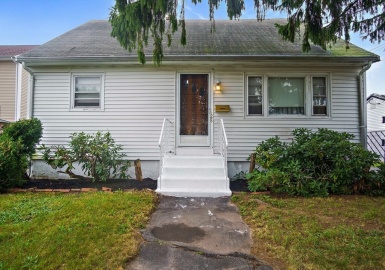 28 Randall Road, Revere, Massachusetts 02151, 4 Bedrooms Bedrooms, 6 Rooms Rooms,2 BathroomsBathrooms,Residential,For Sale,Randall Road,73157869