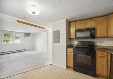 870 Haverhill St, Rowley, Massachusetts 01969, 2 Bedrooms Bedrooms, 4 Rooms Rooms,1 BathroomBathrooms,Residential,For Sale,Haverhill St,73161707