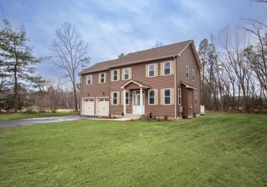 138 W Crystal Brook Dr, Springfield, Massachusetts 01118, 4 Bedrooms Bedrooms, 11 Rooms Rooms,2.5 BathroomsBathrooms,Residential,For Sale,W Crystal Brook Dr,73089400