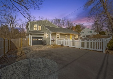 483 Liberty St, Braintree, Massachusetts 02184, 4 Bedrooms Bedrooms, 6 Rooms Rooms,3.5 BathroomsBathrooms,Residential,For Sale,Liberty St,73091606