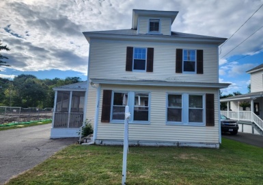 138 Market St, Amesbury, Massachusetts 01913, 4 Bedrooms Bedrooms, 7 Rooms Rooms,1 BathroomBathrooms,Residential,For Sale,Market St,73161171