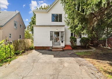 21 Murphy Ave, Lynn, Massachusetts 01902, 4 Bedrooms Bedrooms, 11 Rooms Rooms,2 BathroomsBathrooms,Residential,For Sale,Murphy Ave,73162494