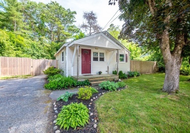 91 Plymouth Ave, Wareham, Massachusetts 02538, 2 Bedrooms Bedrooms, 5 Rooms Rooms,1 BathroomBathrooms,Residential,For Sale,Plymouth Ave,73135573