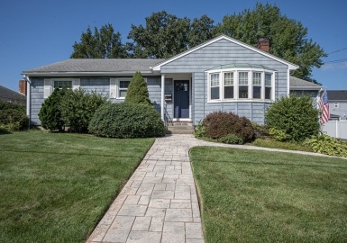66 Reading St, Fall River, Massachusetts 02720, 3 Bedrooms Bedrooms, 6 Rooms Rooms,3 BathroomsBathrooms,Residential,For Sale,Reading St,73160482