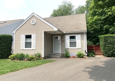 317 Alvord Pl, South Hadley, Massachusetts 01075, 2 Bedrooms Bedrooms, 4 Rooms Rooms,2 BathroomsBathrooms,Residential,For Sale,Alvord Place,Alvord Pl,73132011