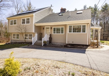 54 Rockland Street, Easton, Massachusetts 02356, 3 Bedrooms Bedrooms, 9 Rooms Rooms,2.5 BathroomsBathrooms,Residential,For Sale,Rockland Street,73095567