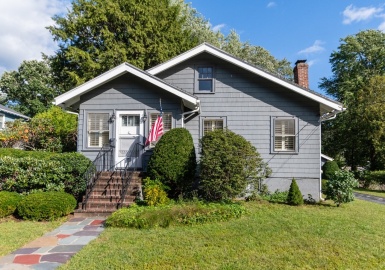 38 Henderson Street, Needham, Massachusetts 02492, 2 Bedrooms Bedrooms, 5 Rooms Rooms,1 BathroomBathrooms,Residential,For Sale,Henderson Street,73162149