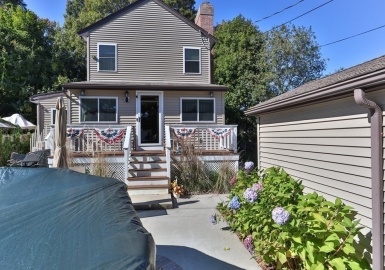 30 Suffolk Ave, Dartmouth, Massachusetts 02747, 4 Bedrooms Bedrooms, 7 Rooms Rooms,2 BathroomsBathrooms,Residential,For Sale,Suffolk Ave,73172191