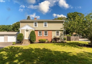 1 Walter Ave, Wakefield, Massachusetts 01880, 4 Bedrooms Bedrooms, 7 Rooms Rooms,2 BathroomsBathrooms,Residential,For Sale,Walter Ave,73149740