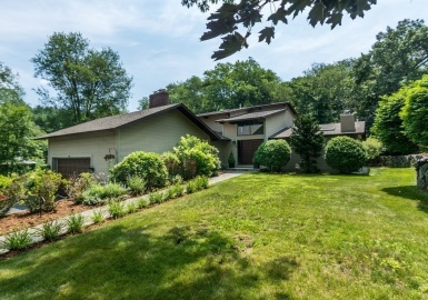 81 Old County Road, Waltham, Massachusetts 02453, 4 Bedrooms Bedrooms, 11 Rooms Rooms,3.5 BathroomsBathrooms,Residential,For Sale,Old County Road,73136500