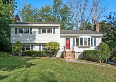 81 Lisa Lane, North Andover, Massachusetts 01845, 3 Bedrooms Bedrooms, 8 Rooms Rooms,1.5 BathroomsBathrooms,Residential,For Sale,Lisa Lane,73163711
