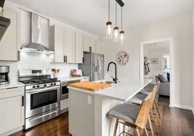70 Lexington, Boston, Massachusetts 02128, 2 Bedrooms Bedrooms, 5 Rooms Rooms,1 BathroomBathrooms,Residential,For Sale,Lexington,73161762