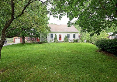 8 Water Street, Easton, Massachusetts 02375, 5 Bedrooms Bedrooms, 11 Rooms Rooms,3 BathroomsBathrooms,Residential,For Sale,Water Street,73124613