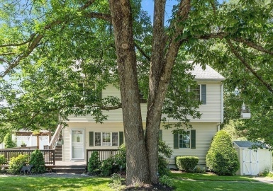 14 Drew Street, Newburyport, Massachusetts 01950, 5 Bedrooms Bedrooms, 10 Rooms Rooms,2.5 BathroomsBathrooms,Residential,For Sale,Drew Street,73141018