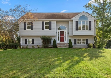 11 Thyme Lane, North Attleboro, Massachusetts 02760, 3 Bedrooms Bedrooms, 7 Rooms Rooms,1.5 BathroomsBathrooms,Residential,For Sale,Thyme Lane,73164344