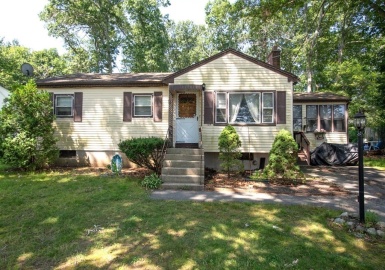 104 Farm St, Bellingham, Massachusetts 02019, 3 Bedrooms Bedrooms, 5 Rooms Rooms,1 BathroomBathrooms,Residential,For Sale,Farm St,73133604