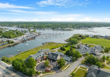 152 Water St., Danvers, Massachusetts 01923, 3 Bedrooms Bedrooms, 7 Rooms Rooms,3.5 BathroomsBathrooms,Residential,For Sale,Riverbank Condominiums,Water St.,73115959