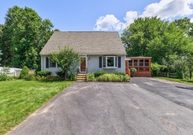 12 Lakeside Dr, Shrewsbury, Massachusetts 01545, 4 Bedrooms Bedrooms, 7 Rooms Rooms,2.5 BathroomsBathrooms,Residential,For Sale,Lakeside Dr,73144260