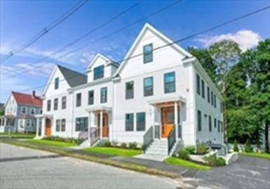 22 Wright Street Unit 3, Stoneham, Massachusetts 02180, 3 Bedrooms Bedrooms, 9 Rooms Rooms,2.5 BathroomsBathrooms,Residential,For Sale,Wright Street Unit 3,73177098