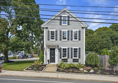 412 Merrimac St, Newburyport, Massachusetts 01950, 3 Bedrooms Bedrooms, 6 Rooms Rooms,2.5 BathroomsBathrooms,Residential,For Sale,Merrimac St,73164315