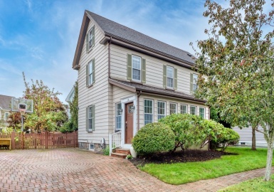 16 Hemingway St, Winchester, Massachusetts 01890, 3 Bedrooms Bedrooms, 9 Rooms Rooms,2.5 BathroomsBathrooms,Residential,For Sale,Hemingway St,73165905