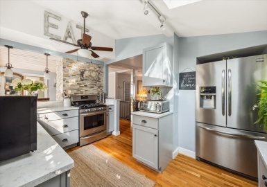 54 Lake Shore Dr, Weymouth, Massachusetts 02189, 2 Bedrooms Bedrooms, 6 Rooms Rooms,1 BathroomBathrooms,Residential,For Sale,Lake Shore Dr,73157139