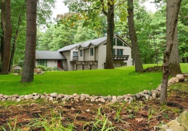 1 Friendship Lane, Lynnfield, Massachusetts 01940, 4 Bedrooms Bedrooms, 11 Rooms Rooms,3.5 BathroomsBathrooms,Residential,For Sale,Friendship Lane,73081730