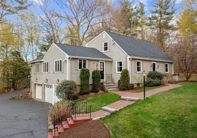 65 Charles River Street, Needham, Massachusetts 02492, 4 Bedrooms Bedrooms, 11 Rooms Rooms,2.5 BathroomsBathrooms,Residential,For Sale,Charles River Street,73101099