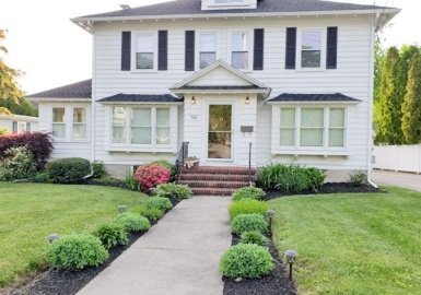 96 Elm St, Andover, Massachusetts 01810, 4 Bedrooms Bedrooms, 8 Rooms Rooms,1.5 BathroomsBathrooms,Residential,For Sale,Elm St,73160897