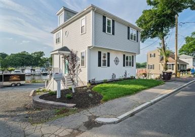 194 Commercial St, Weymouth, Massachusetts 02188, 2 Bedrooms Bedrooms, 6 Rooms Rooms,2 BathroomsBathrooms,Residential,For Sale,Commercial St,73135113