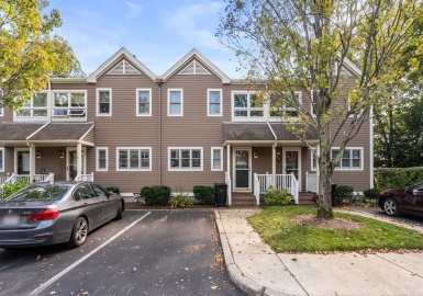 4 Angela Ln, Watertown, Massachusetts 02472, 2 Bedrooms Bedrooms, 6 Rooms Rooms,3 BathroomsBathrooms,Residential,For Sale,Sienna Village,Angela Ln,73169430