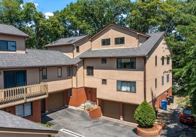 19 Burnham Street, Belmont, Massachusetts 02478, 3 Bedrooms Bedrooms, 5 Rooms Rooms,3 BathroomsBathrooms,Residential,For Sale,Burnham Gardens Condominiums,Burnham Street,73161304