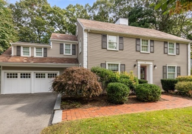 8 Lincoln Cir, Wellesley, Massachusetts 02481, 4 Bedrooms Bedrooms, 10 Rooms Rooms,3.5 BathroomsBathrooms,Residential,For Sale,Lincoln Cir,73171728