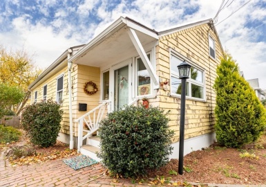 133 River Rd, Winthrop, Massachusetts 02152, 3 Bedrooms Bedrooms, 5 Rooms Rooms,1.5 BathroomsBathrooms,Residential,For Sale,River Rd,73178656