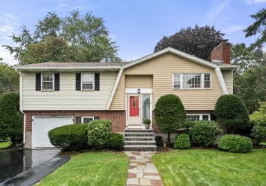 99 Graymore, Waltham, Massachusetts 02451, 3 Bedrooms Bedrooms, 8 Rooms Rooms,1.5 BathroomsBathrooms,Residential,For Sale,Graymore,73163880