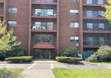 1 Summit Drive, Reading, Massachusetts 01867, 1 Bedroom Bedrooms, 3 Rooms Rooms,1 BathroomBathrooms,Residential,For Sale,Summit Towers Condominuim,Summit Drive,73145597
