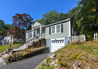 11 Sweetbriar Ln, Worcester, Massachusetts 01602, 2 Bedrooms Bedrooms, 5 Rooms Rooms,1.5 BathroomsBathrooms,Residential,For Sale,Sweetbriar Ln,73167737