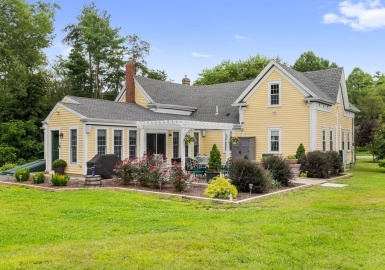 671 Neck Rd, Rochester, Massachusetts 02770, 4 Bedrooms Bedrooms, 6 Rooms Rooms,1 BathroomBathrooms,Residential,For Sale,Neck Rd,73153596
