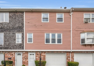 22 N Central St, Peabody, Massachusetts 01960, 2 Bedrooms Bedrooms, 4 Rooms Rooms,1.5 BathroomsBathrooms,Residential,For Sale,22 North Central St Condominium Assoc,N Central St,73164439