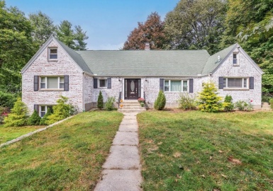 4 Ellis Dr, Worcester, Massachusetts 01609, 4 Bedrooms Bedrooms, 6 Rooms Rooms,3 BathroomsBathrooms,Residential,For Sale,Ellis Dr,73163751