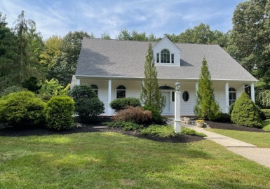 195 High Street, Uxbridge, Massachusetts 01569, 3 Bedrooms Bedrooms, 6 Rooms Rooms,3.5 BathroomsBathrooms,Residential,For Sale,High Street,73156264