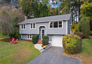 30 Lorraine Dr, Stoughton, Massachusetts 02072, 3 Bedrooms Bedrooms, 6 Rooms Rooms,2.5 BathroomsBathrooms,Residential,For Sale,Lorraine Dr,73171699