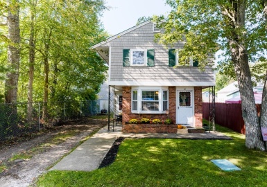 15 Evergreen St, Dartmouth, Massachusetts 02747, 3 Bedrooms Bedrooms, 5 Rooms Rooms,1 BathroomBathrooms,Residential,For Sale,Evergreen St,73164369
