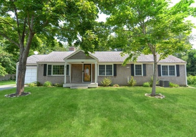 10 Elton Rd, Yarmouth, Massachusetts 02673, 4 Bedrooms Bedrooms, 9 Rooms Rooms,2 BathroomsBathrooms,Residential,For Sale,Elton Rd,73141027