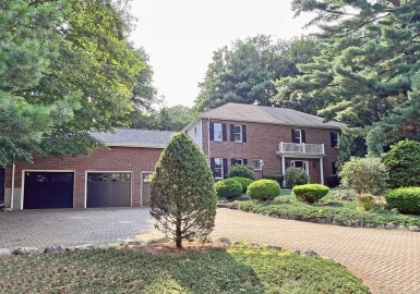 17 Philip Road, Belmont, Massachusetts 02478, 6 Bedrooms Bedrooms, 11 Rooms Rooms,4.5 BathroomsBathrooms,Residential,For Sale,Philip Road,73075215