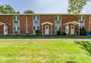67 Manor Ct, Springfield, Massachusetts 01118, 3 Bedrooms Bedrooms, 5 Rooms Rooms,1 BathroomBathrooms,Residential,For Sale,Manor Ct,73152466